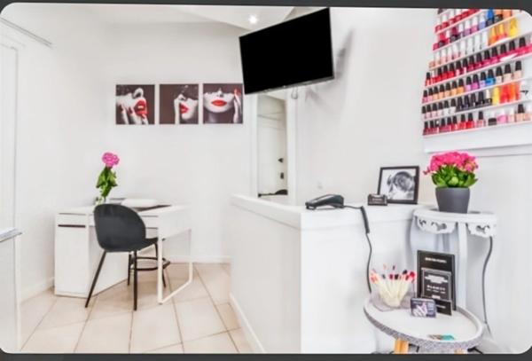 Fonds de commerce à vendre PARIS 15EME ARRONDISSEMENT (75) - salon de beauté - 45 000 € honoraires d'agence inclus