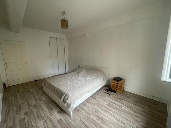 APPARTEMENT T2 TREVOUX CENTRE-VILLE ET PROCHES COMMERCES.