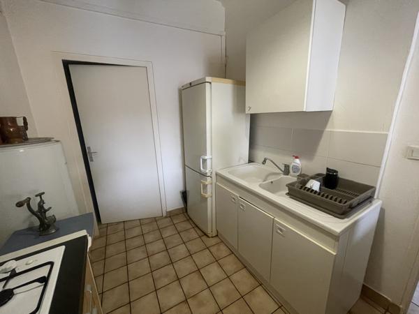 APPARTEMENT T2 TREVOUX CENTRE-VILLE ET PROCHES COMMERCES.