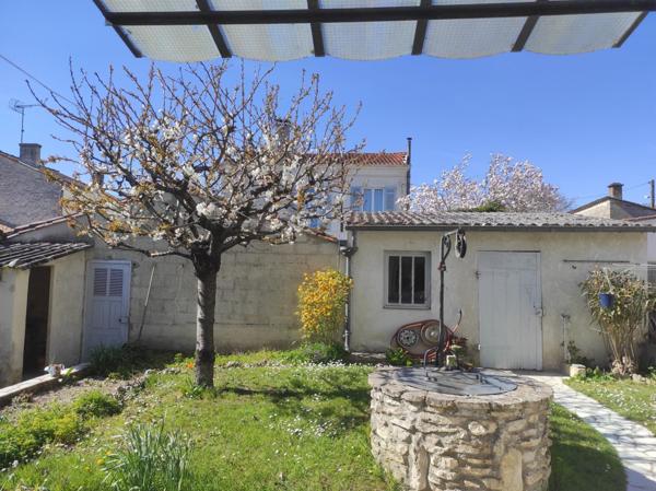 Maison à SAINT-JEAN-D'ANGELY, 17400 - 5 pièces 109m²