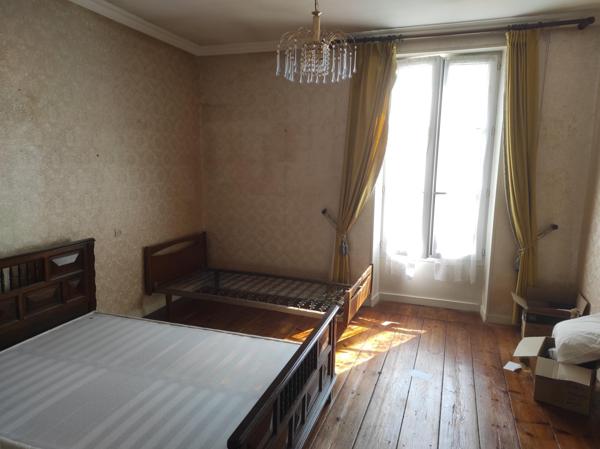 Maison à SAINT-JEAN-D'ANGELY, 17400 - 5 pièces 109m²