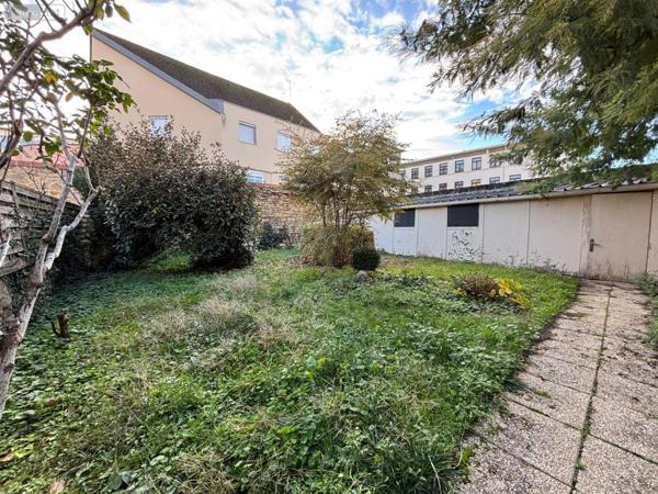 Maison de ville à vendre à La Châtre dans l'Indre (36400), ref : JA/792   
Centre Ville