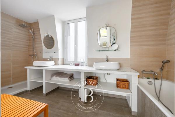Fontenay-sous-Bois, Maison 6 Chambres -  352 m² à vendre