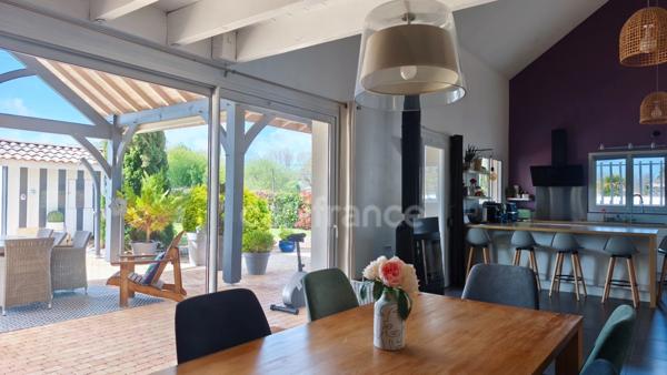 Maison familiale avec piscine sur terrain de 1280 m² SANGUINET