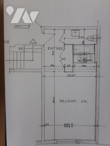 . En RC : STUDIO de 29m2, comprenant entrée avec placard, sdb/wc, pièce principale avec coin-ki...