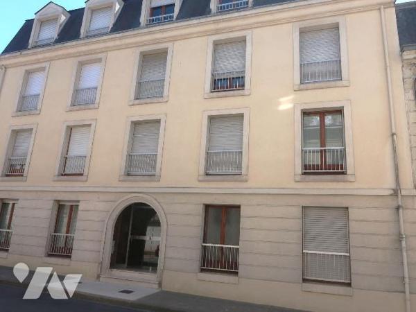 . En RC : STUDIO de 29m2, comprenant entrée avec placard, sdb/wc, pièce principale avec coin-ki...