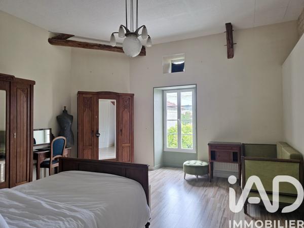 Maison à vendre 6 pièces 165 m² Touvre