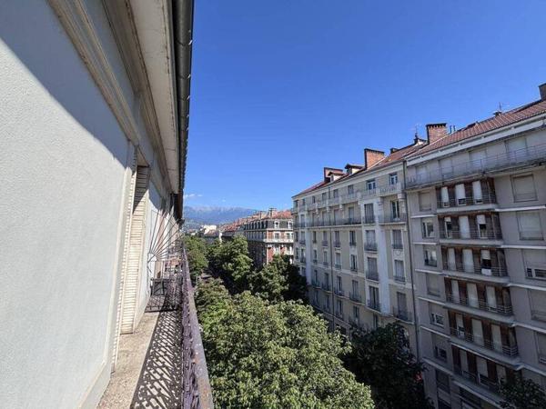 Appartement 2 pièces                                        - 38000 Grenoble Réf : 5036