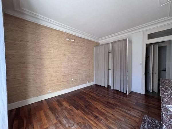 Appartement 2 pièces                                        - 38000 Grenoble Réf : 5036