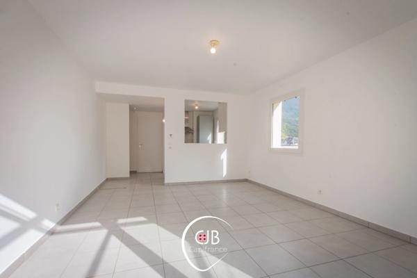 Challes-les-Eaux – Duplex lumineux avec terrasse et jardin