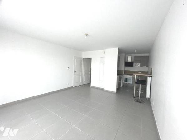 IDEAL INVESTISSEUR BEZANNES appartement en rez-de-jardin de type deux pièces principales, 50 m² su