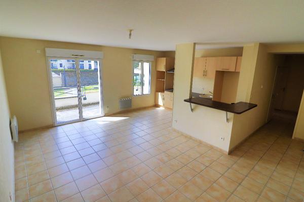 A VENDRE A AVRILLE - APPARTEMENT 2 CHAMBRES RESIDENCE AVEC ASCENSEUR 2 PLACES DE PARKING