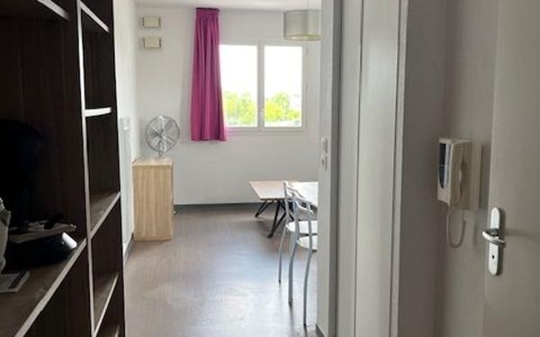 Appartement à louer    1 pièce • 24 m2 Talence