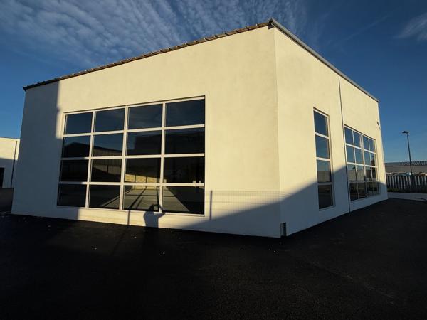 Locaux d'activités/commerces/bureaux - neufs - à louer