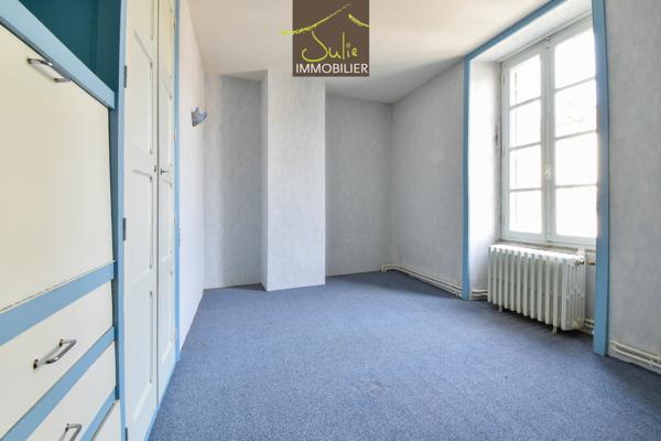 Proche Cerizay - Maison de bourg à rénover avec jardin
