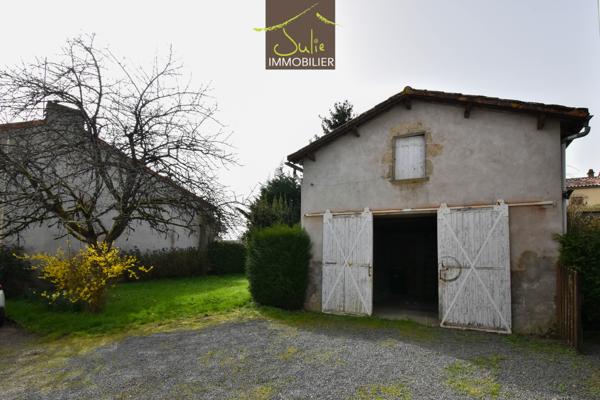 Proche Cerizay - Maison de bourg à rénover avec jardin