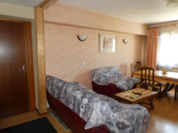 GERARDMER (88)Appartement à vendre 2 pièces de 42.40m² en carrez place de parking.