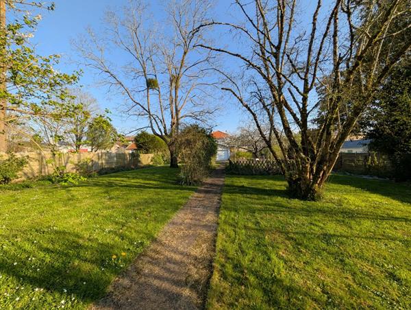 Maison familiale centre-bourg, Lezay 79120