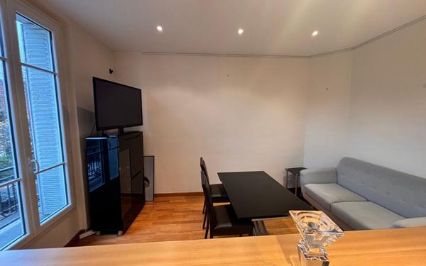 Appartement à vendre    2 pièces • 42,28 m2 Paris 17