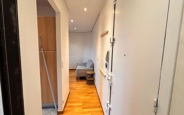 Appartement à vendre    2 pièces • 42,28 m2 Paris 17