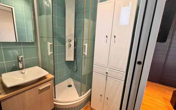 Appartement à vendre    2 pièces • 42,28 m2 Paris 17