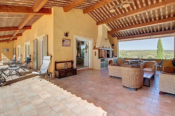 A vendre ! Maison avec VUE à LORGUES 200m² sur 4 000m² de terrain clos