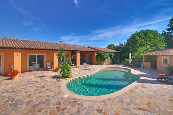 A vendre ! Maison avec VUE à LORGUES 200m² sur 4 000m² de terrain clos