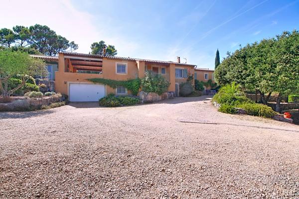 A vendre ! Maison avec VUE à LORGUES 200m² sur 4 000m² de terrain clos