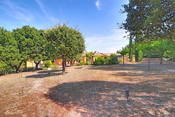 A vendre ! Maison avec VUE à LORGUES 200m² sur 4 000m² de terrain clos