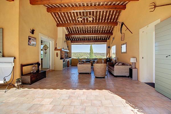 A vendre ! Maison avec VUE à LORGUES 200m² sur 4 000m² de terrain clos