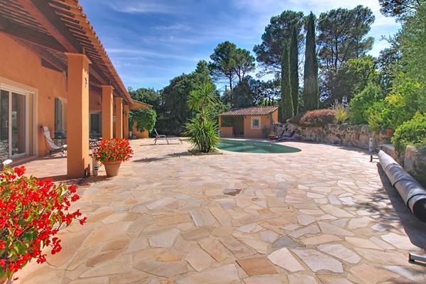 A vendre ! Maison avec VUE à LORGUES 200m² sur 4 000m² de terrain clos