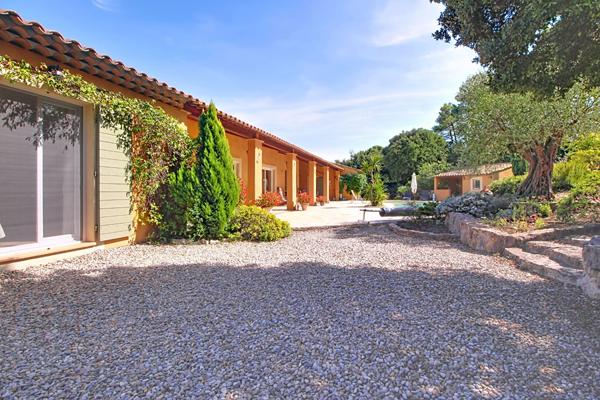 A vendre ! Maison avec VUE à LORGUES 200m² sur 4 000m² de terrain clos