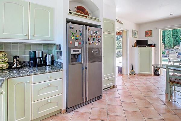 A vendre ! Maison avec VUE à LORGUES 200m² sur 4 000m² de terrain clos