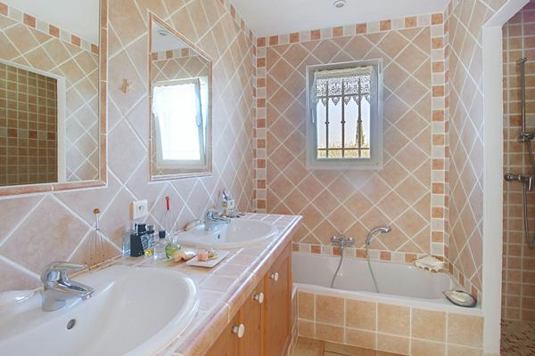 A vendre ! Maison avec VUE à LORGUES 200m² sur 4 000m² de terrain clos