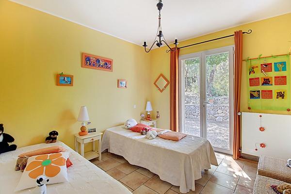 A vendre ! Maison avec VUE à LORGUES 200m² sur 4 000m² de terrain clos