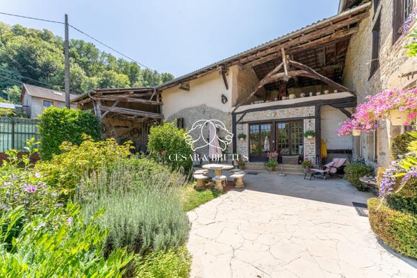 Exclusivité – Maison 7 pièces de 218 m² – Maubec – Demeure d’histoire et piscine