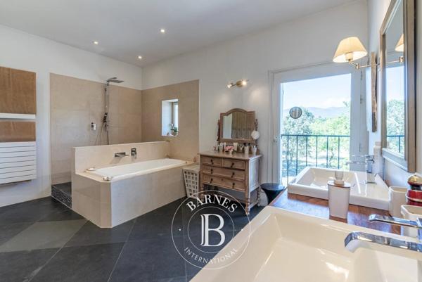 Aix-en-Provence, Maison 5 Chambres -  330 m² à vendre