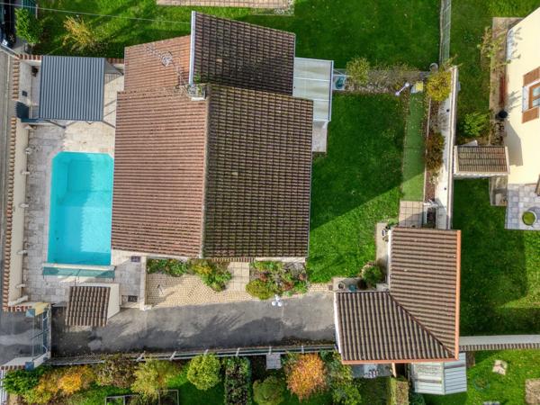 Maison familiale avec piscine, quartier Vennes