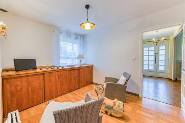 Maison familiale avec piscine, quartier Vennes