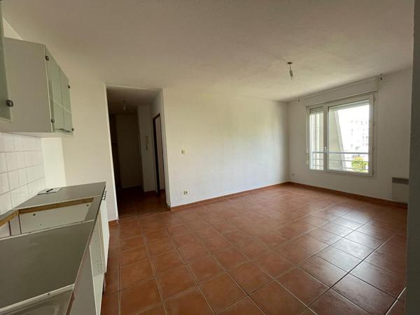 AVIGNON - PROCHE REMPARTS A PIED - EXTRA MUROS - ROUTE DE MONTFAVET - APPARTEMENT T3 DE 56 M²