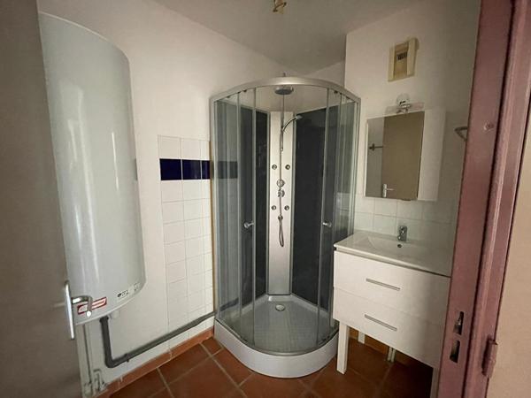 AVIGNON - PROCHE REMPARTS A PIED - EXTRA MUROS - ROUTE DE MONTFAVET - APPARTEMENT T3 DE 56 M²