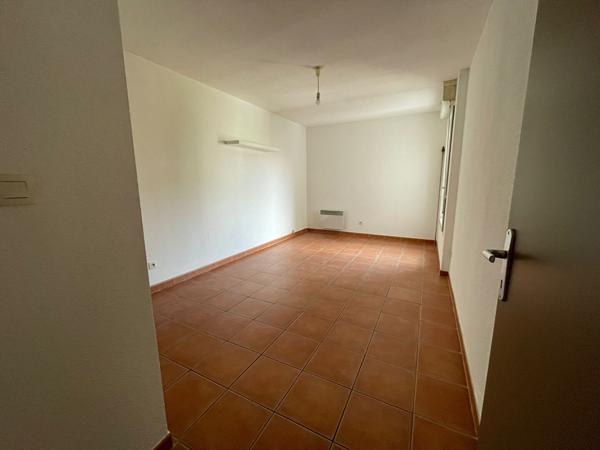 AVIGNON - PROCHE REMPARTS A PIED - EXTRA MUROS - ROUTE DE MONTFAVET - APPARTEMENT T3 DE 56 M²