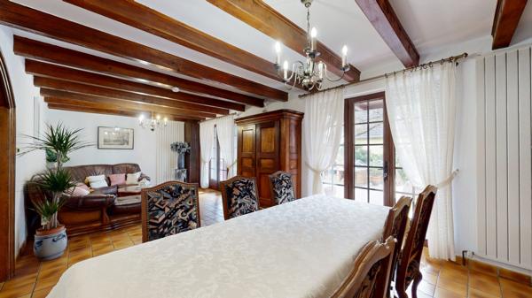Maison lumineuse avec volume sur 7,18 ares