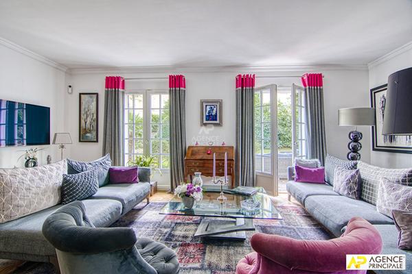 Versailles Saint-Louis Maison 7 pièces 271 m² au sol sur parcelle d'environ 600 m² avec sous-sol total et garage 4 véhicules €2 060 000 ** - Référence 25869