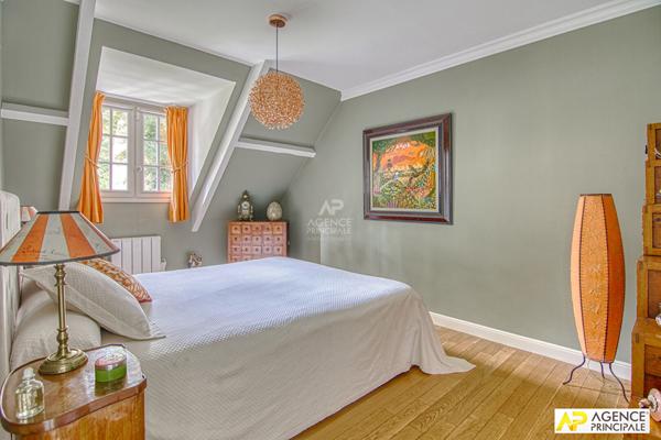 Versailles Saint-Louis Maison 7 pièces 271 m² au sol sur parcelle d'environ 600 m² avec sous-sol total et garage 4 véhicules €2 060 000 ** - Référence 25869