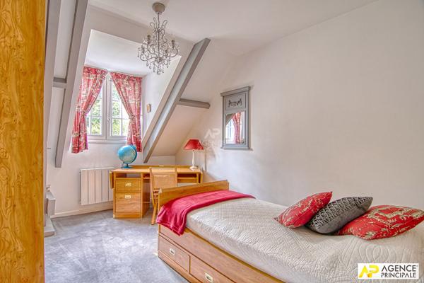 Versailles Saint-Louis Maison 7 pièces 271 m² au sol sur parcelle d'environ 600 m² avec sous-sol total et garage 4 véhicules €2 060 000 ** - Référence 25869
