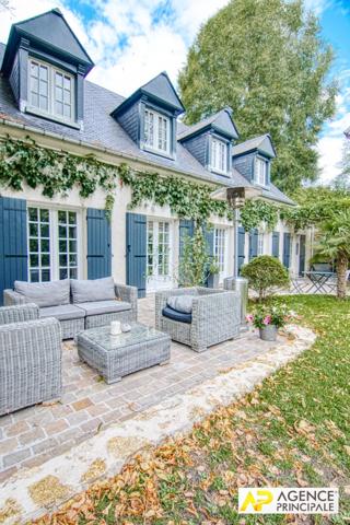 Versailles Saint-Louis Maison 7 pièces 271 m² au sol sur parcelle d'environ 600 m² avec sous-sol total et garage 4 véhicules €2 060 000 ** - Référence 25869