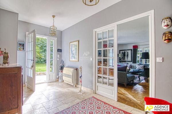 Versailles Saint-Louis Maison 7 pièces 271 m² au sol sur parcelle d'environ 600 m² avec sous-sol total et garage 4 véhicules €2 060 000 ** - Référence 25869