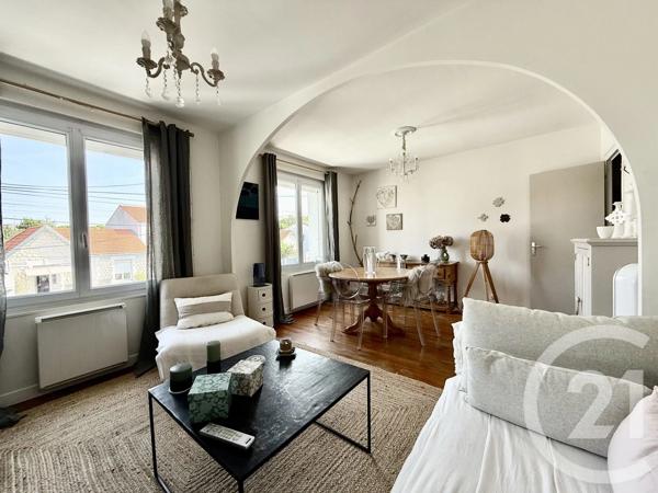 Appartement F3 à vendre  3 pièces - 65 m 2   LA ROCHELLE  - 17