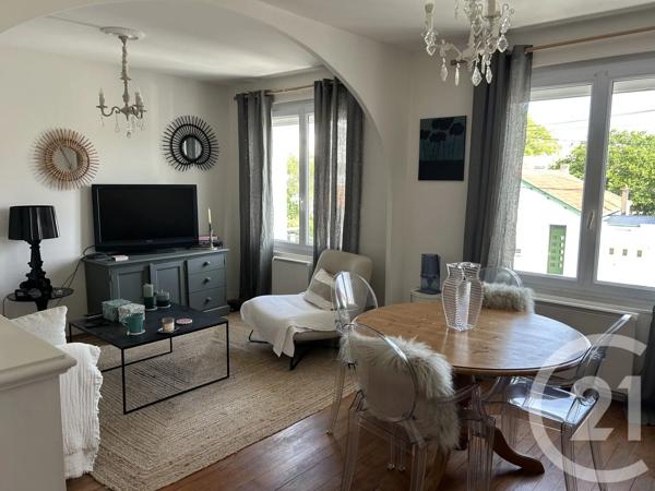 Appartement F3 à vendre  3 pièces - 65 m 2   LA ROCHELLE  - 17